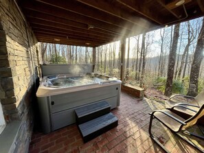 Brand new 7 seat Hot Springs hot tub for you to enjoy!