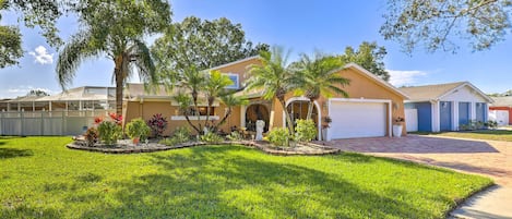 Tampa Vacation Rental | 4BR | 4.5BA | Stairs Required | 3,000 Sq Ft