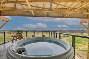 Deck | Hot Tub
