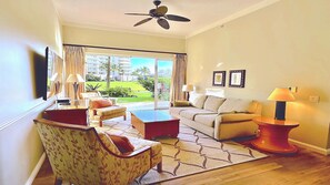 Living area room, 11' ceilings, foldable lanai doors, enjoying the Maui breeze!