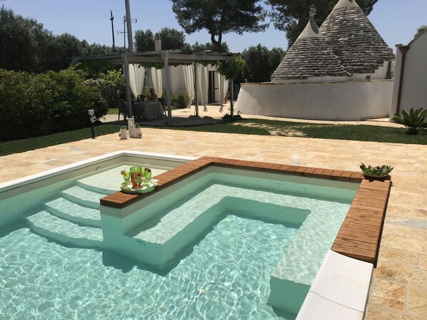 Pool and Trulli view 