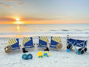 With the beach only minutes away, chairs, toys, towels and a wagon are ready to go! 