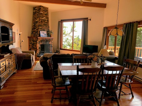 Lovely. cozy room.