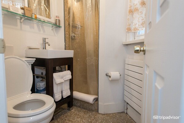 Washington Suite bath