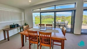 Beachside Beauty - Short walk to Caves Beach (2712)