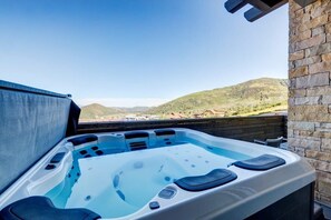 Private Hot Tub with a view!