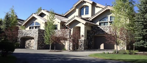 Front of Townhome In Spring - Fall