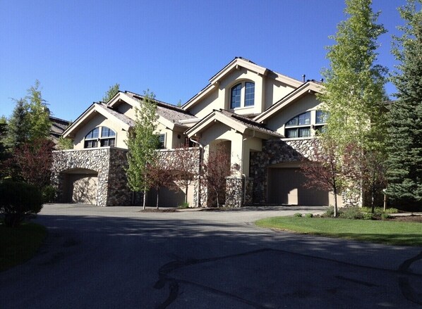 Front of Townhome In Spring - Fall