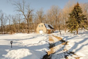 The Luxurious Loft Cabin in the winter.