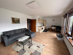 Ferienwohnung Hochparterre mit 65qm, 2 Schlafzimmer, 1 Wohn-/Schlafzimmer für max. 5 Personen-Wohnküche