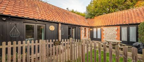 Rainbow Cottage: Front Elevation