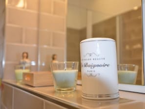 Bathroom amenities
