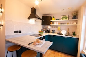 Great location and great hosts, Ade and Lee-Ann were both very responsive to any messages during our stay. The apartment was decorated beautifully and was great for the week. Thank you!
Tara