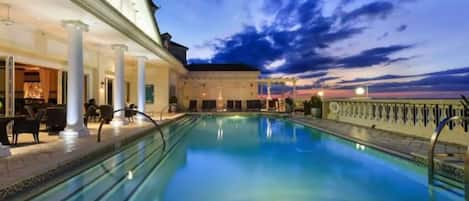 Beautiful Rooftop Community Pool 