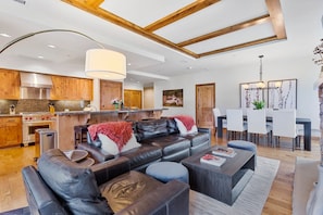 Home Decor, Indoors, Living Room, Furniture, Couch