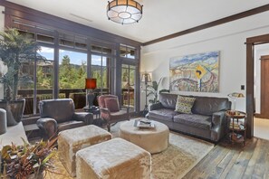 Living Room, Furniture, Indoors, Couch, Home Decor