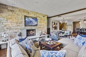 Living Room, Indoors, Furniture, Couch, Home Decor