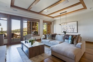 Indoors, Living Room, Furniture, Couch, Coffee Table