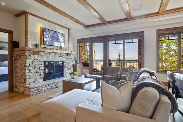 Living Room, Indoors, Furniture, Couch, Fireplace