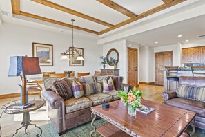 Living Room, Furniture, Indoors, Couch, Home Decor