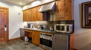 Microwave, Oven, Room, Indoors, Kitchen