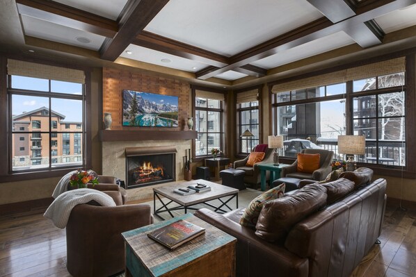 Living Room, Furniture, Indoors, Couch, Flooring