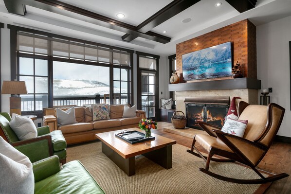 Living Room, Furniture, Indoors, Coffee Table, Table