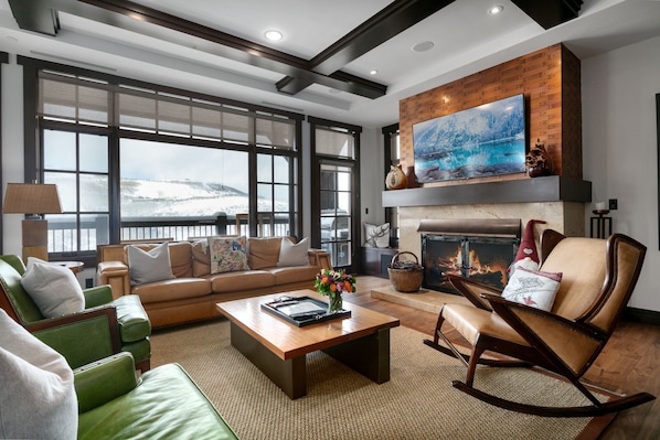 Living Room, Furniture, Indoors, Coffee Table, Table