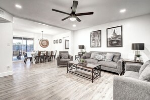 Modern great room design w/70" TV