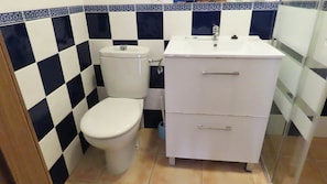 bathroom - Gotonerja (2)