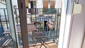 View to the street - Gotonerja