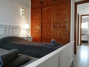 Schlafzimmer - GoToNerja (1)
