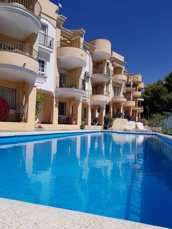 Pool area - Gotonerja (1)