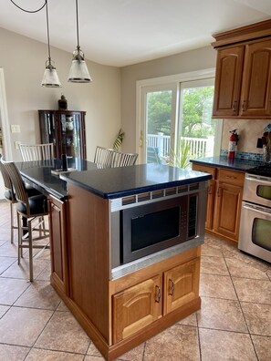 Gourmet kitchen, great for cooking family meals.