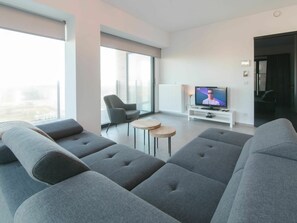 Meubles, Propriété, Bâtiment, Confort, Télévision, Chaise, Design Intérieur, Salon, Canapé, Sol