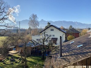 Himmel, Pflanze, Eigentum, Gebäude, Wolke, Berg, Baum, Haus, Hochland, Sonnenlicht