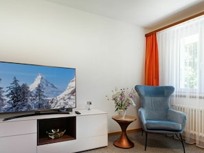 Property, Building, Plant, Azure, Window, Comfort, Houseplant, Wood, Interior Design, Living Room