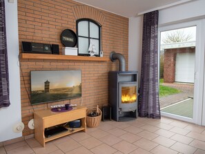 Pflanze, Holz, Interior Design, Flooring, Fenster, Feuerstelle, Wohnzimmer, Fussboden, Gebäude, Hartholz