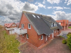 Wolke, Himmel, Gebäude, Fenster, Pflanze, Holz, Haus, Hütte, Fassade, Landschaft
