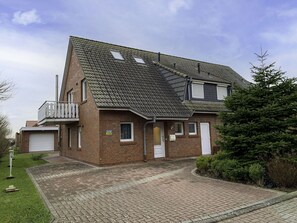 Wolke, Pflanze, Himmel, Gebäude, Eigentum, Fenster, Baum, Haus, Grundstueck, Strassenbelag