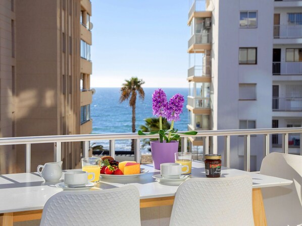 Table, Building, Sky, Furniture, Property, Window, Flowerpot, Flower, Water, Plant