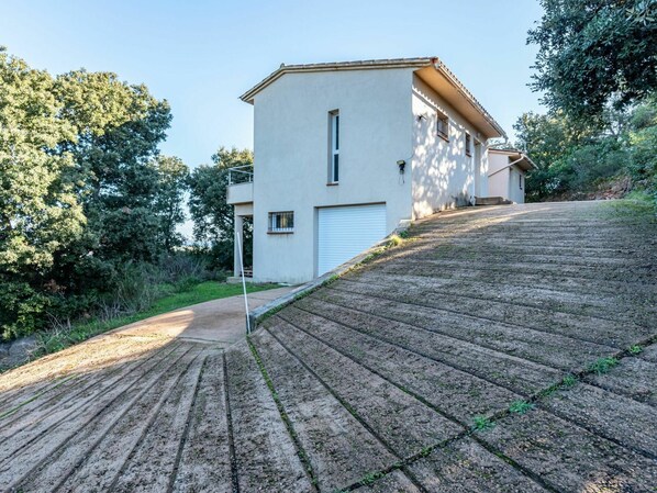 Himmel, Pflanze, Eigentum, Gebäude, Baum, Strassenbelag, Holz, Asphalt, Grundstueck, Die Architektur