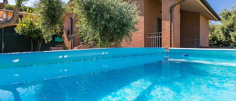 Agua, Propiedad, Piscina, Cielo, Planta, Azur, Edificio, Sombra, Cuerpo De Agua, Ocio