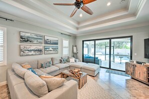 Living Room | Central A/C | Free WiFi  | Smart TV