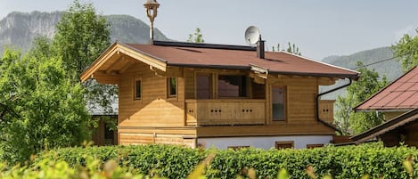 Außenseite Ferienhaus [Sommer]