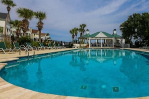 Guests of Sea Sponge may access the Ocean Point community pool, sundeck & cabana.