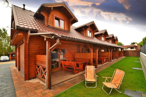 Außenseite Ferienhaus [Sommer]