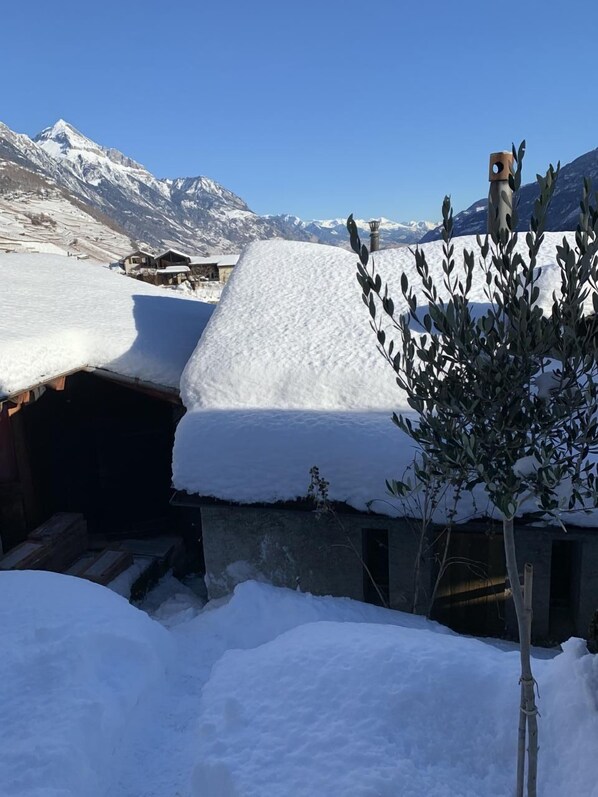 Le mazot sous la neige
