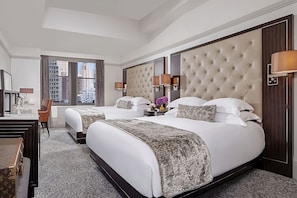 2 Queen size beds