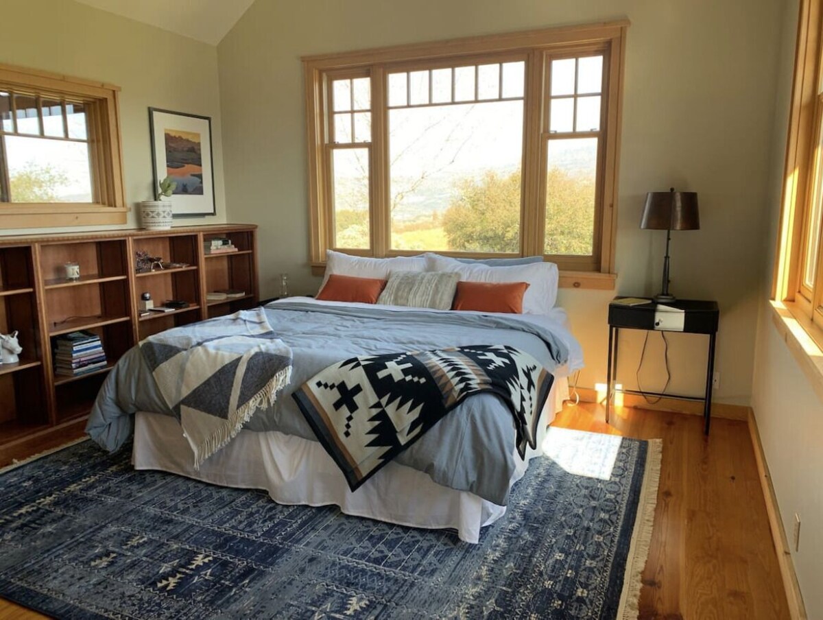 Luxury Ranch getaway with spa, pool, gym & sauna